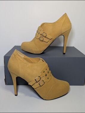 Liliana Mustard YWomen's Mustard Yellow Heeled Ankle Booties with Studded Straps